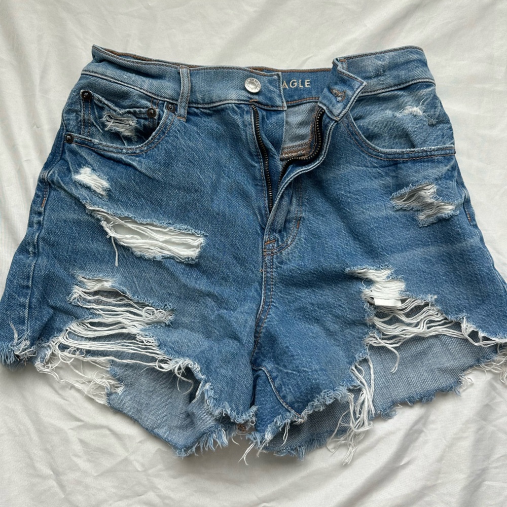 American Eagle 90s boyfriend shorts